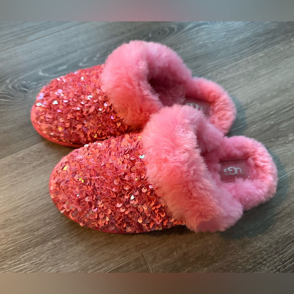 🔥last call!Authentic UGG Scuffette Sequin Slipper, size 7